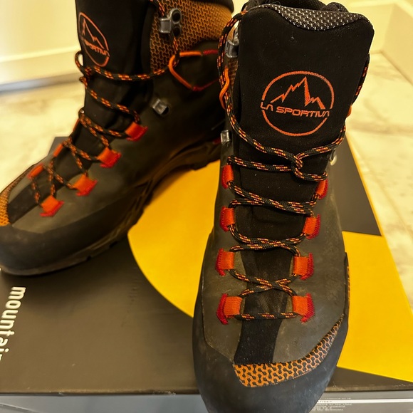 La Sportiva Trango Tech Leather Goretex Boots - Picture 2 of 8
